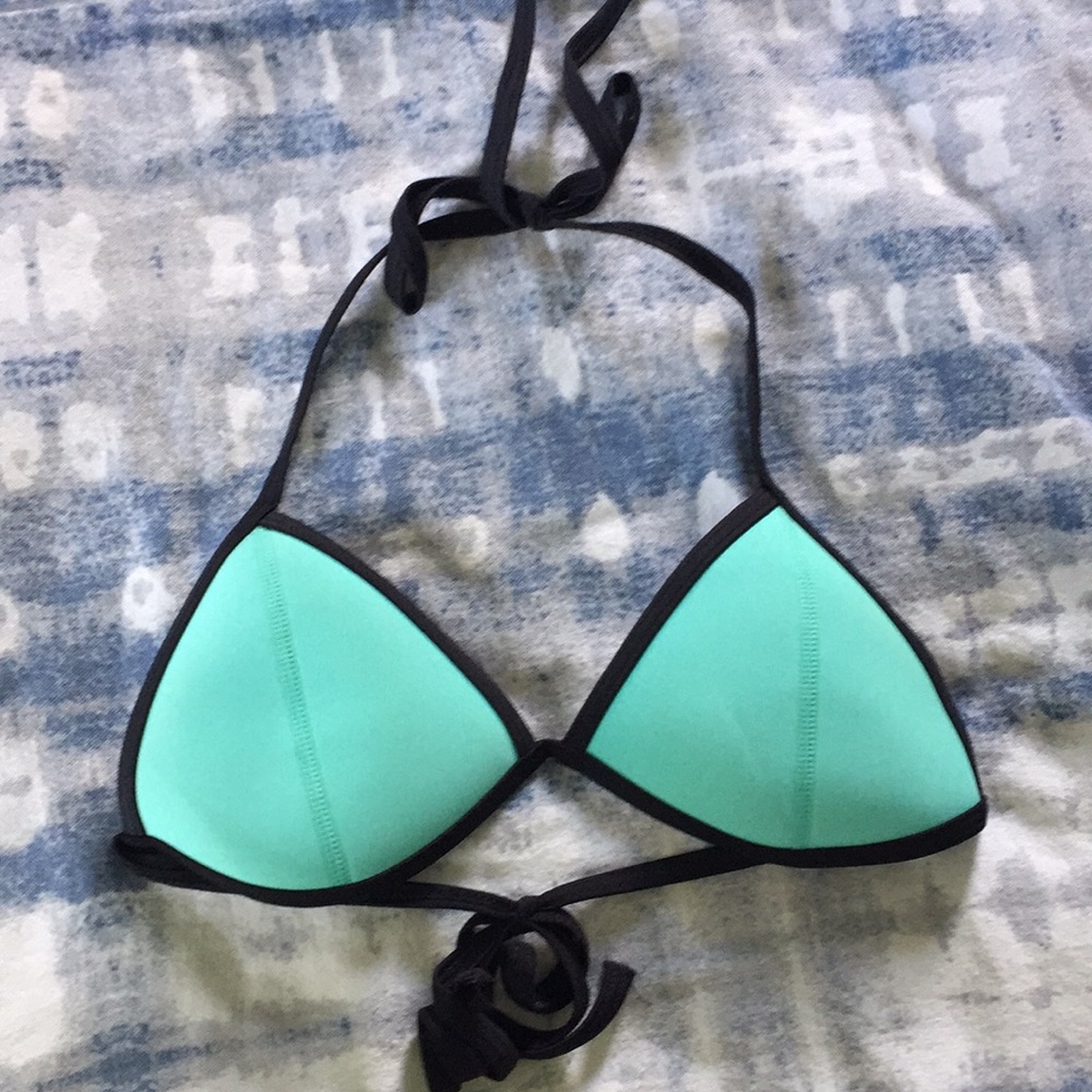 Triangl look alike bikini top